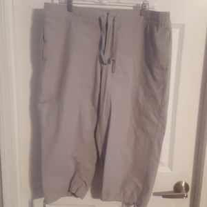 Danskin Now gray capris